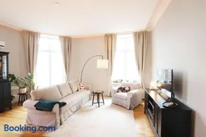 Petit Paris - Image 1