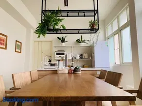 Burabura Cafe Guesthouse - Image 1