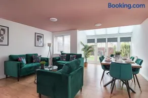 Spacious 5Bedroom Stay - Great for Groups - Image 2