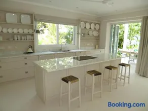Villa Mimi Beachfront Beau Vallon - Image 4