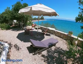 KIVERI 1876 traditional seafront cottage - Image 5