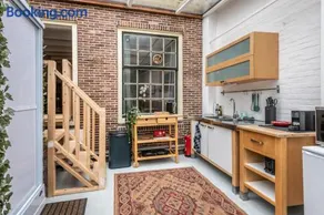 Cozy two-room city center apartment with garden - Image 4