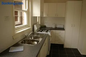 Accommodation Sydney Rockdale - 2 Bdr Pet Friendly Budget Apartment - Image 2