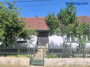 Old house by the stream - Image 4