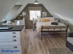Suffolk View Apartment - Image 1