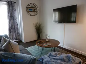 Sun Gardens Luxe 2 Bed 2 Bath Apartment - Image 3