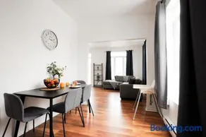 The 1810 - Spacious with balcony - North of Quebec - Image 3