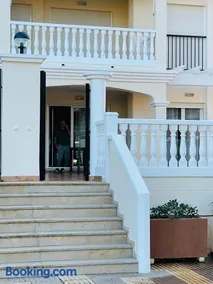 Schöne Unterkunft mit Pool und Terrasse. - Image 5