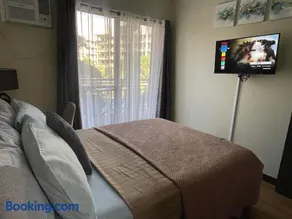 MaRoy Suites at Asteria Residences (Near NAIA with free Parking+Fiber Internet) - Image 1