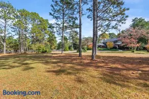 Spacious Historic Manor, Horse-Friendly - Image 5