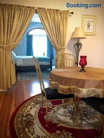 Historic Upstairs Apartment - Image 4