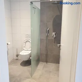 Apartment mit Küche, 2 Einzelbetten, Dusche, Parkplatz, schnellem Internet, ADA3 - Image 3