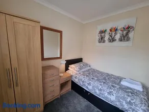 Hamilton Home From Home - Image 3