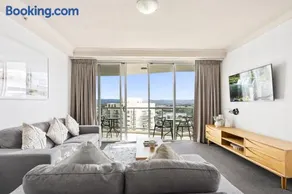 Chevron Renaissance Private Apartments - Q Stay - Image 4