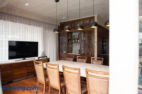 4br Villa River Deck, Pool, Bbq & Garden - Image 2