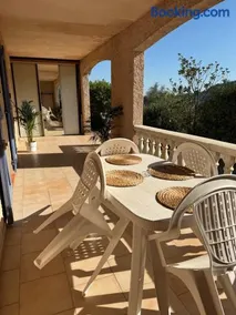 VILLA NATHEO Bas de villa - Studio 37m2 avec Coin nuit - Image 1