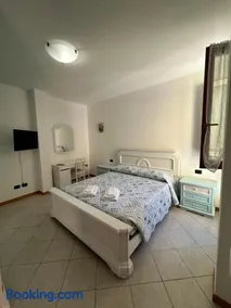 Apartment near castle - Image 2