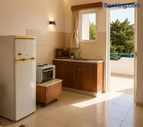Merryland Studios & Apartments - Image 2