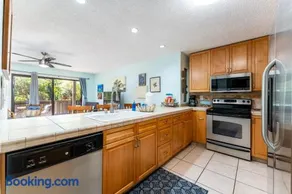 Your Maui Getaway-Walk to the Beach, Pool, Hot Tub LSV14 - Image 5