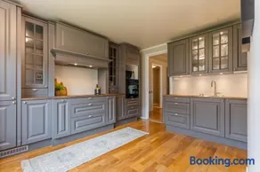 Family Apartment Near City Center - Image 4