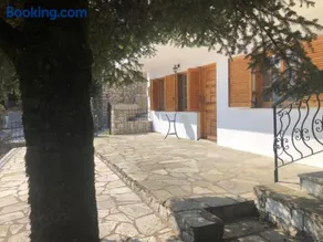 Sfiris Resort - Image 2