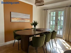Serene Retreat Sleeps 6 with Garden - Image 3