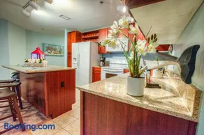 BEAUTIFUL 3 BD Laketown Wharf 1133- Best Amenities! - Image 2