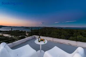 Luxury Holiday Home Itana with Private Pool and Sea View - Image 1