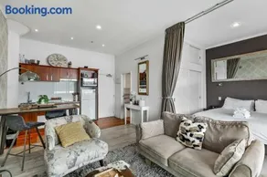 Studio nahe Viadukt mit Balkon | Zodiak Stays - Image 3