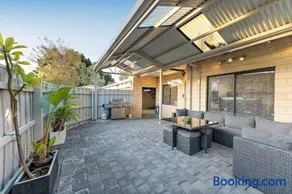 Modern Scarborough Townhouse - Image 5