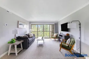 Newly Renovated Fore Seasons - Image 4