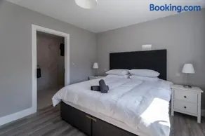 Large detached home in the heart of Sneem to sleep 14 people - Image 4
