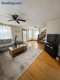 Bright and Simple Spacious Stay-Entire Home - Image 2