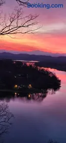 Lakefront on the Cliff Guest House - Amazing View - Image 3