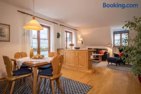 Ferienwohnung 'Pfirsichblüte' auf idyllischem Familienbauernhof mit Balkon & Bergblick - Image 3