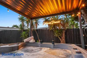Hot TubPoolFire Pit10 Mins to Beach - Image 3