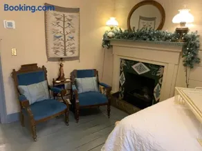 Laura's Room at The Historic Eureka Inn - Image 1