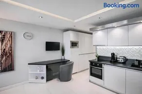 N9 Studentski Loft - Cozy Apt with Private Parking - Image 2