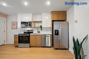 Modern 1BR Near DT Houston - Image 4