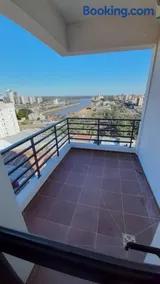 Departamento Exclusivo frente al puerto con cochera solo para autos - Image 2