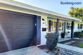 Blue Door House - Image 4