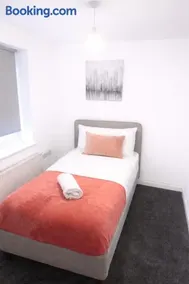 4 bed in Milton Keynes - Image 3