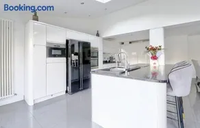 Luxury Stay In Heart Of Nunthorpe by GR Estates - Image 2