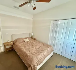 Spacious House with Pool and Hot Tub near Tampa - Image 3