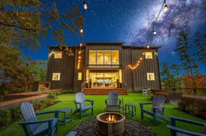 Luxury Mountain Getaway, Panoramic Views, Game Room, and Outdoor Activity Area! - Image 1