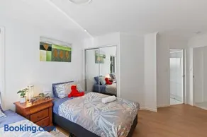 Pet friendly &Amazing waterfront house &Pool - Image 3