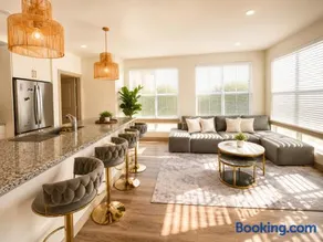 Spacious 2 bed 2 bath with tons of amenities ! - Image 1