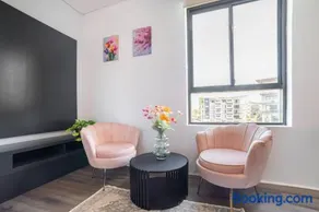 Deluxe Queen Room - Sleeps 2 - Image 3