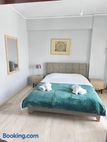 Nicolas Luxury Apartment - Image 4