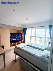 Modern Apartment near Airport - Image 3